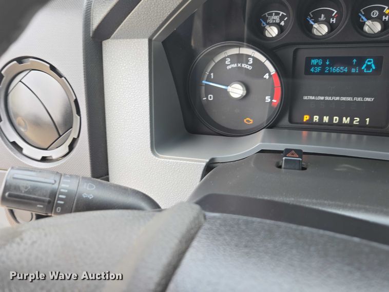 image for item EV5454 2011 Ford F350 flatbed pickup truck