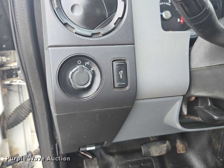 image for item EV5454 2011 Ford F350 flatbed pickup truck