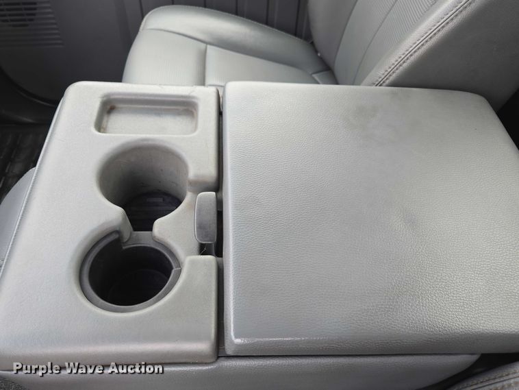 image for item EV5454 2011 Ford F350 flatbed pickup truck