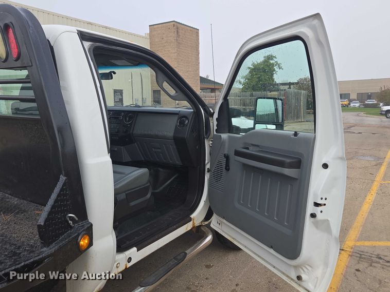 image for item EV5454 2011 Ford F350 flatbed pickup truck