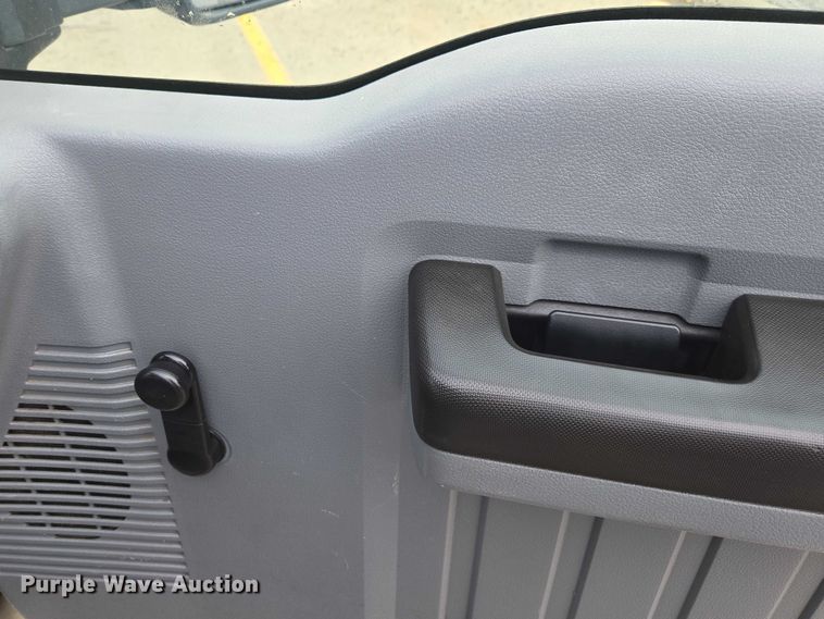 image for item EV5454 2011 Ford F350 flatbed pickup truck