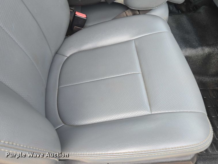 image for item EV5454 2011 Ford F350 flatbed pickup truck