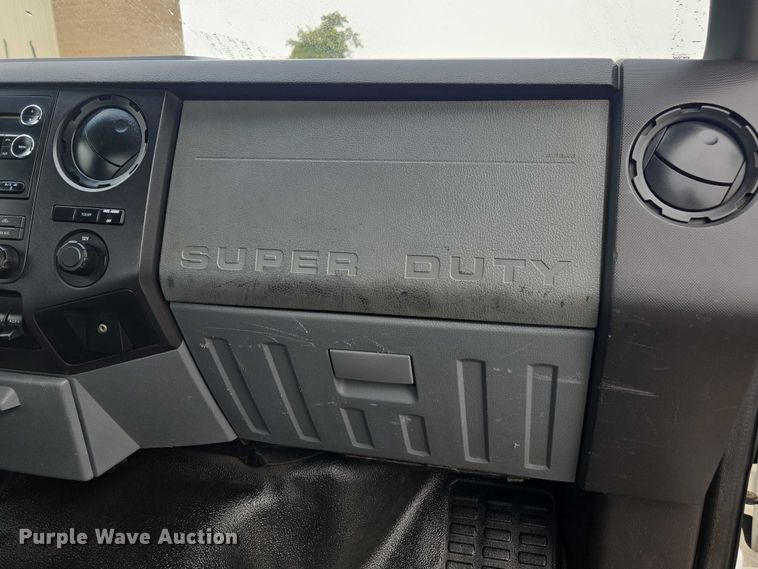 image for item EV5454 2011 Ford F350 flatbed pickup truck