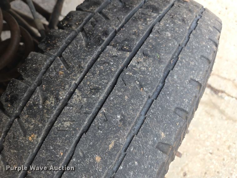 image for item EV5454 2011 Ford F350 flatbed pickup truck