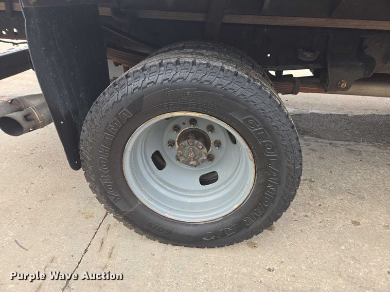 image for item EV5454 2011 Ford F350 flatbed pickup truck