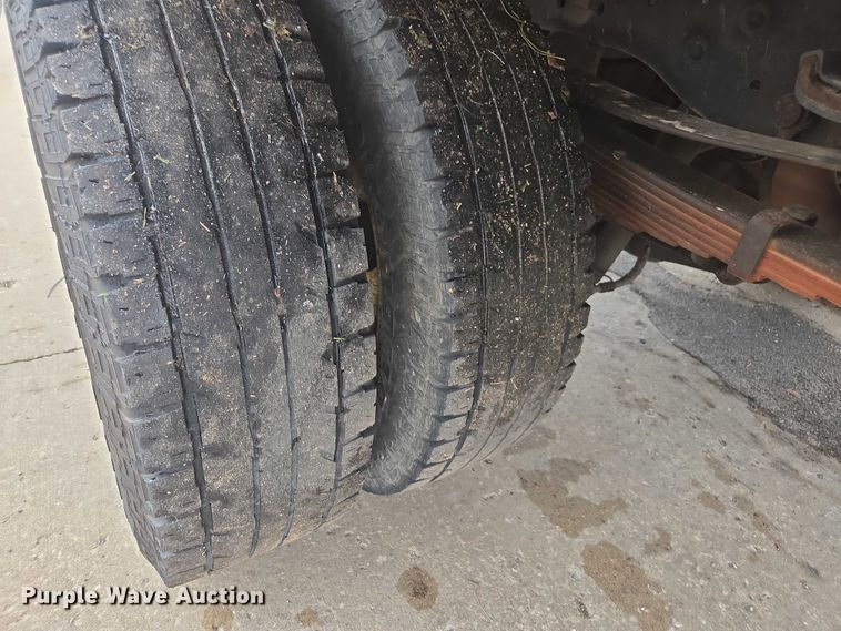 image for item EV5454 2011 Ford F350 flatbed pickup truck