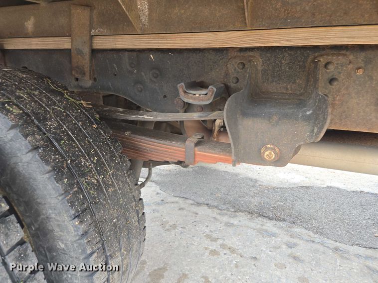 image for item EV5454 2011 Ford F350 flatbed pickup truck