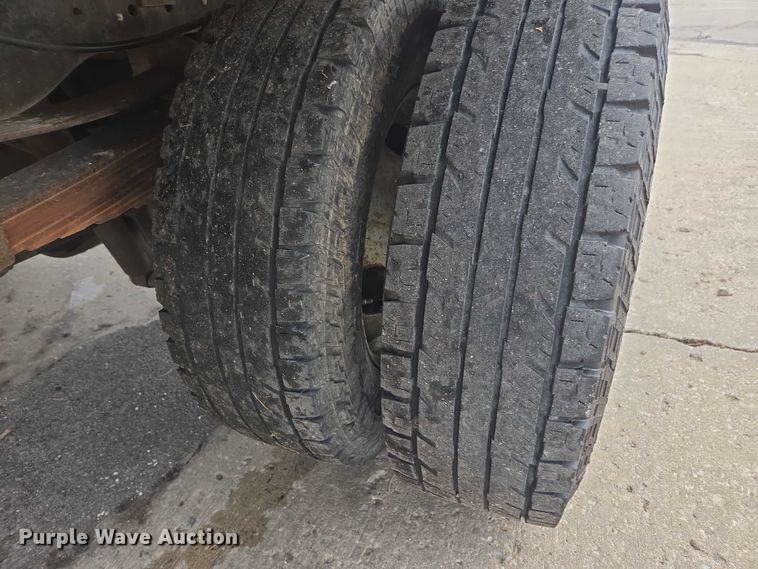 image for item EV5454 2011 Ford F350 flatbed pickup truck