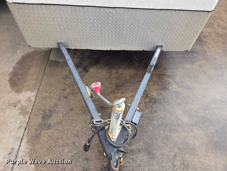 image for item EV5458 1999 Well enclosed trailer enclosed cargo trailer