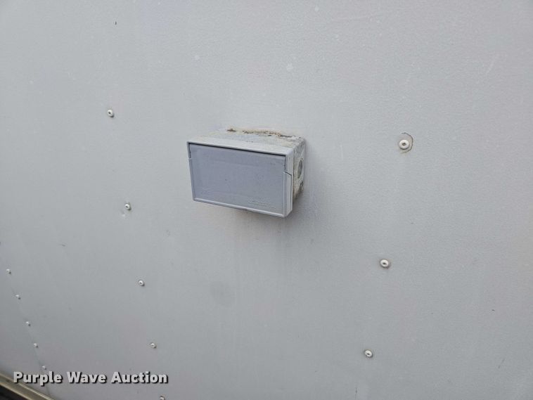 image for item EV5458 1999 Well enclosed trailer enclosed cargo trailer