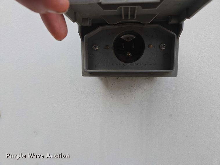 image for item EV5458 1999 Well enclosed trailer enclosed cargo trailer