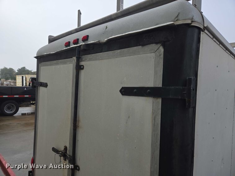 image for item EV5458 1999 Well enclosed trailer enclosed cargo trailer