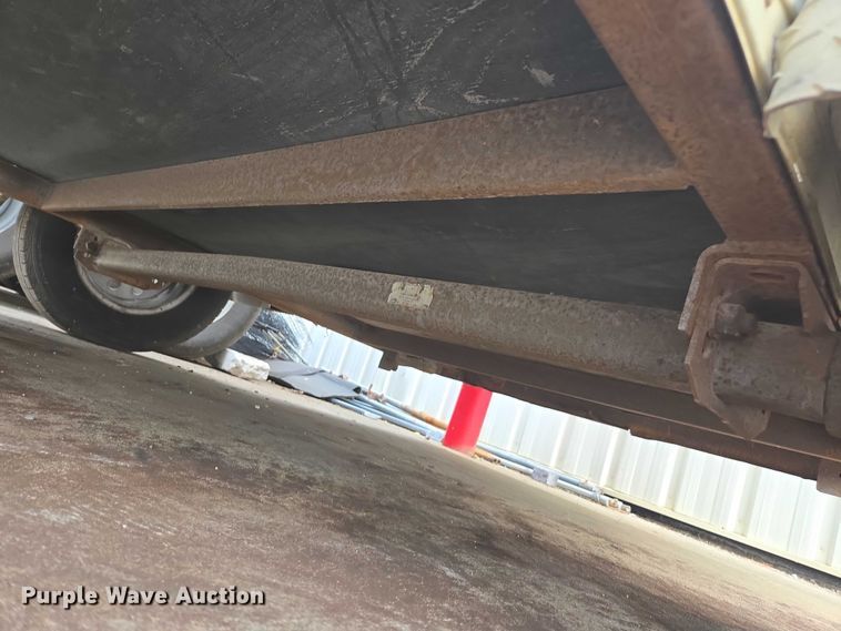 image for item EV5458 1999 Well enclosed trailer enclosed cargo trailer