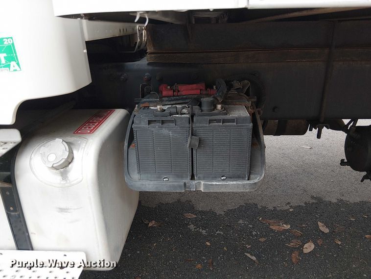 image for item FB4493 2004 Freightliner Business Class M2 box truck