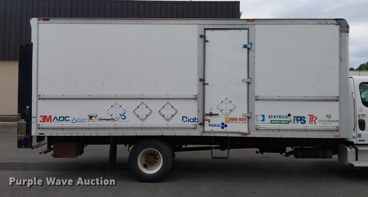 image for item FB4493 2004 Freightliner Business Class M2 box truck