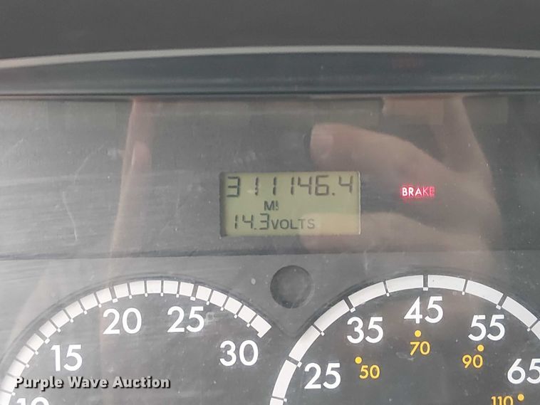 image for item FB4493 2004 Freightliner Business Class M2 box truck