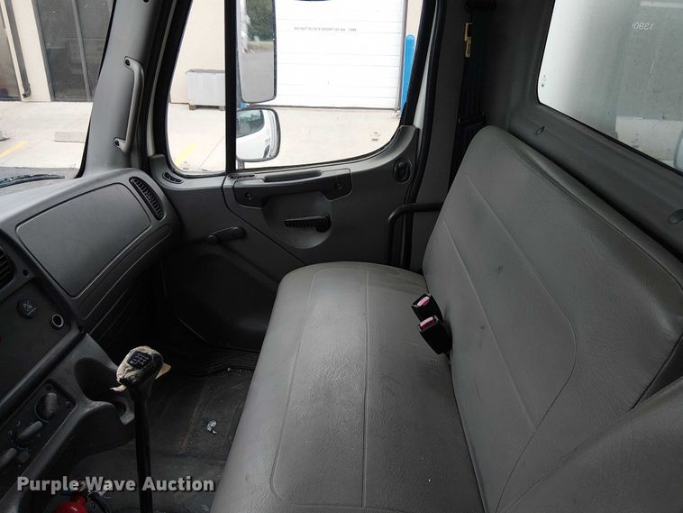 image for item FB4493 2004 Freightliner Business Class M2 box truck