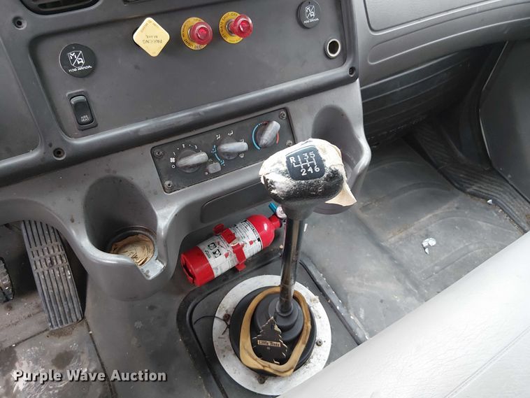 image for item FB4493 2004 Freightliner Business Class M2 box truck