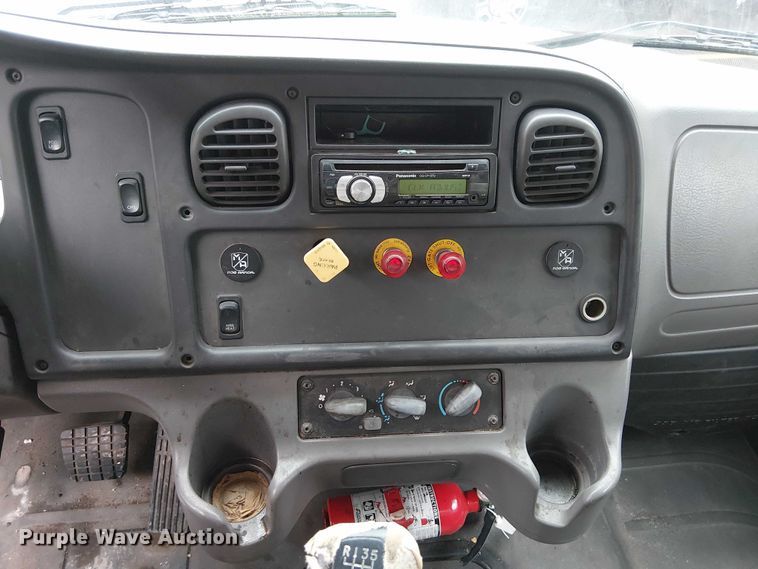 image for item FB4493 2004 Freightliner Business Class M2 box truck