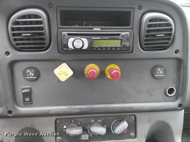 image for item FB4493 2004 Freightliner Business Class M2 box truck