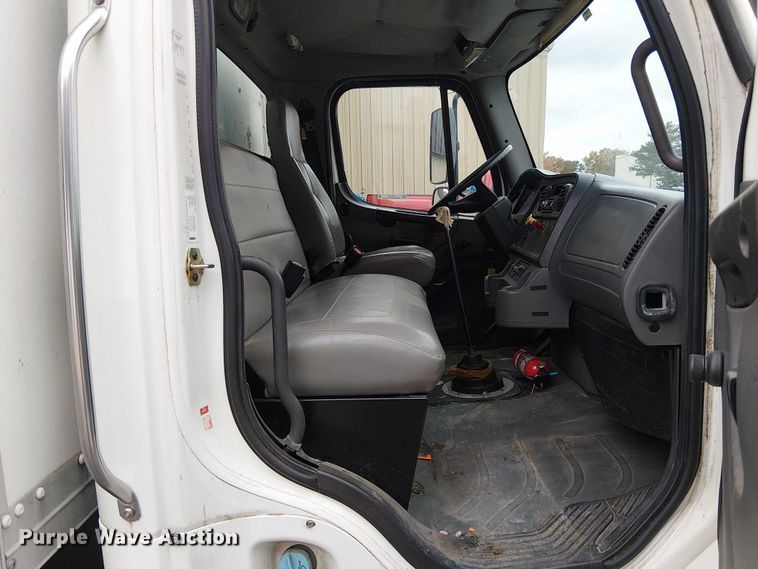 image for item FB4493 2004 Freightliner Business Class M2 box truck