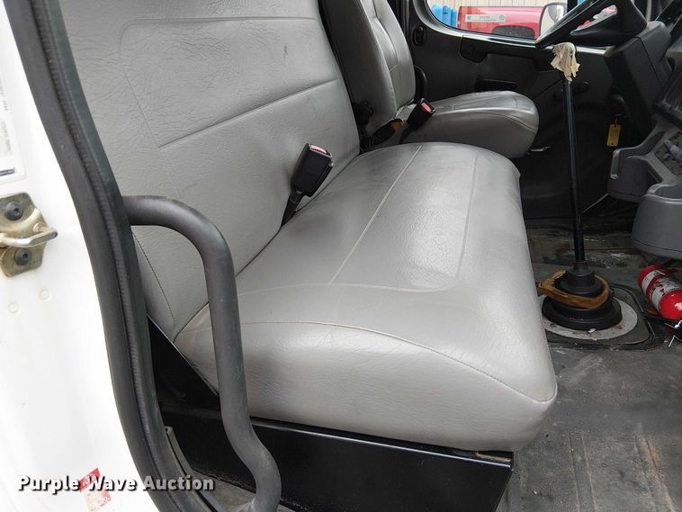 image for item FB4493 2004 Freightliner Business Class M2 box truck