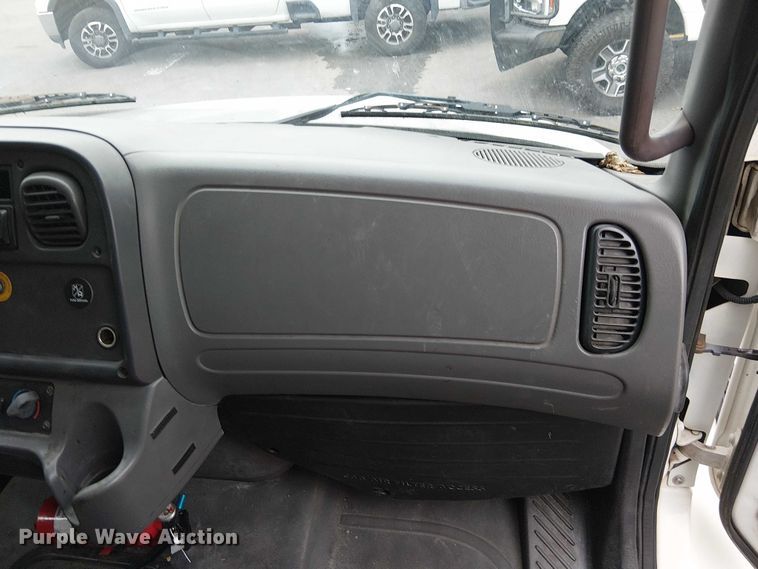 image for item FB4493 2004 Freightliner Business Class M2 box truck