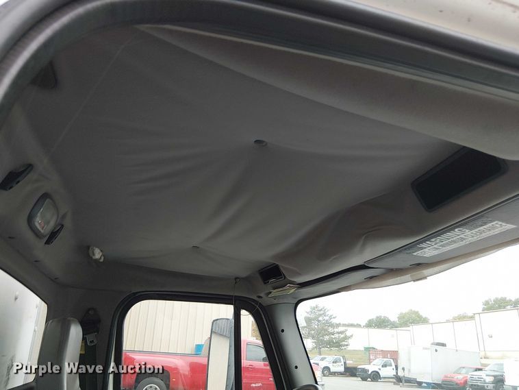 image for item FB4493 2004 Freightliner Business Class M2 box truck