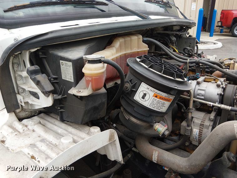 image for item FB4493 2004 Freightliner Business Class M2 box truck