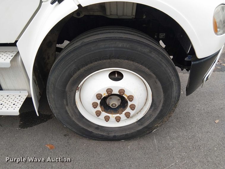 image for item FB4493 2004 Freightliner Business Class M2 box truck