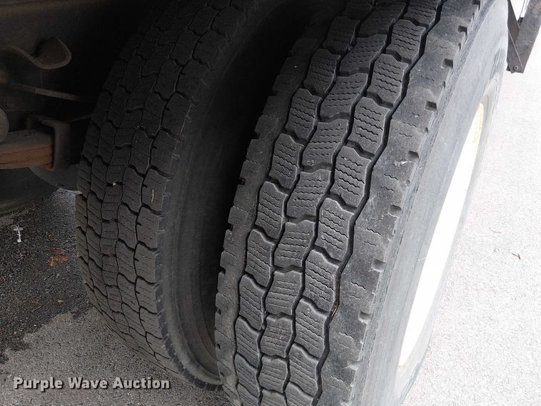 image for item FB4493 2004 Freightliner Business Class M2 box truck