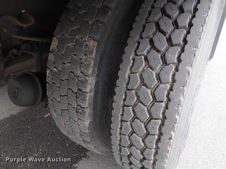 image for item FB4493 2004 Freightliner Business Class M2 box truck