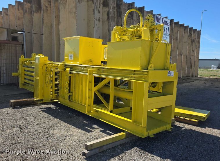 image for item FI0606 Selco HSO-107-A horizontal cardboard baler