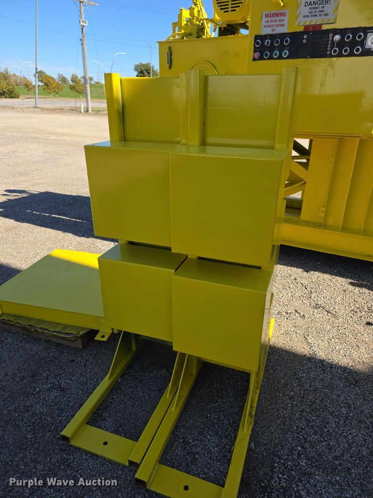 image for item FI0606 Selco HSO-107-A horizontal cardboard baler