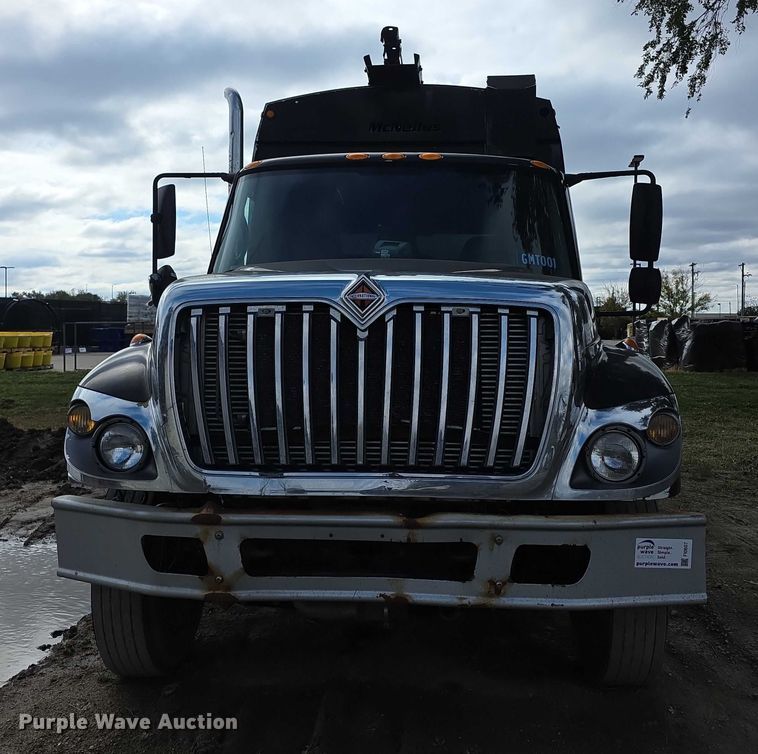 image for item FI0607 2008 International 7400 refuse truck