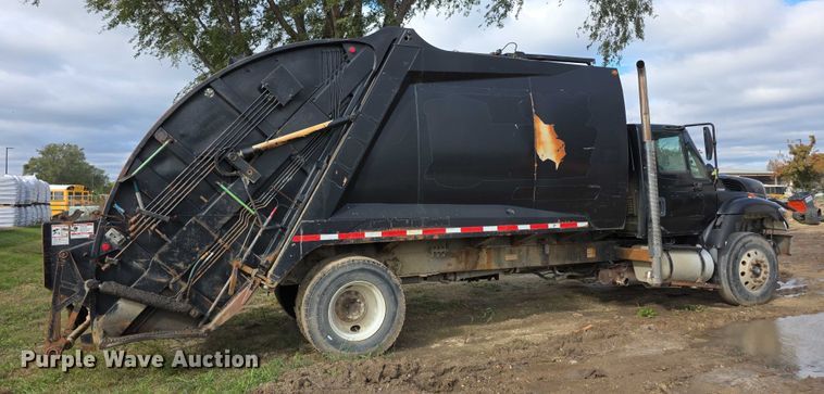 image for item FI0607 2008 International 7400 refuse truck