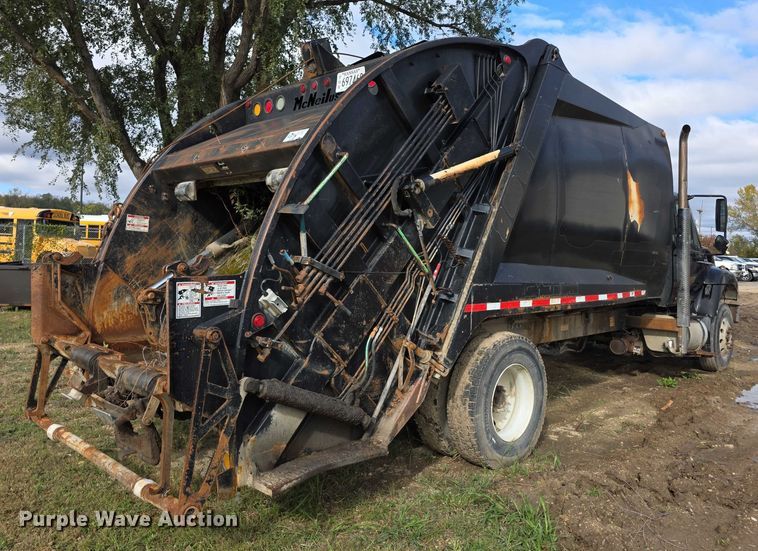 image for item FI0607 2008 International 7400 refuse truck