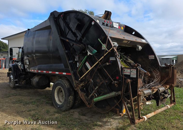 image for item FI0607 2008 International 7400 refuse truck