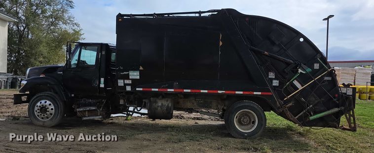 image for item FI0607 2008 International 7400 refuse truck