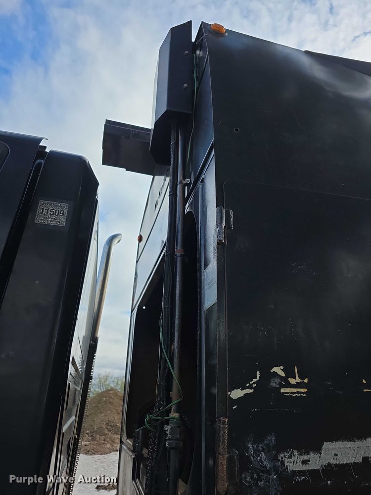 image for item FI0607 2008 International 7400 refuse truck