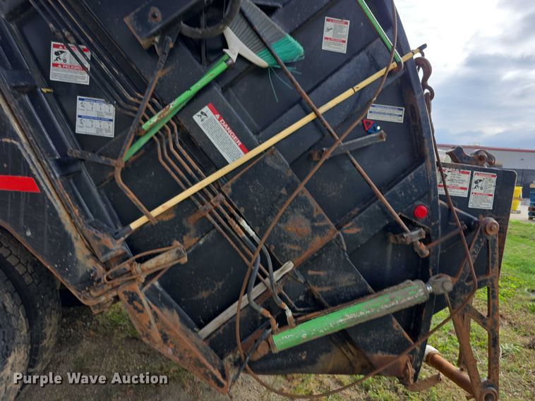 image for item FI0607 2008 International 7400 refuse truck