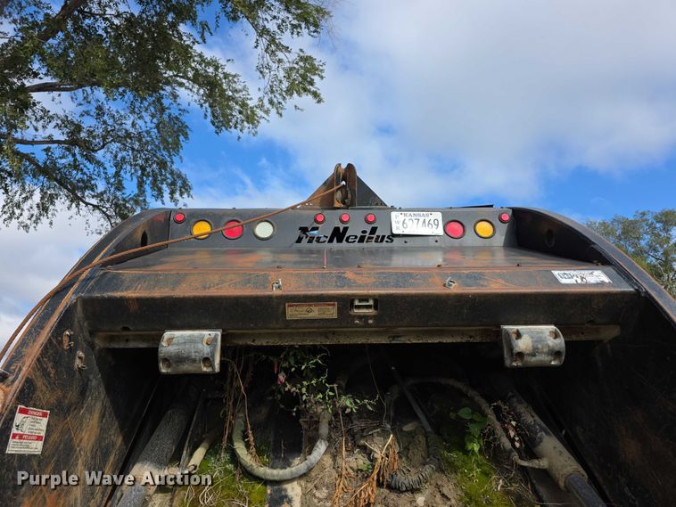 image for item FI0607 2008 International 7400 refuse truck