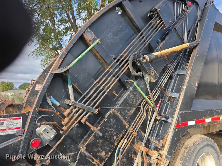 image for item FI0607 2008 International 7400 refuse truck