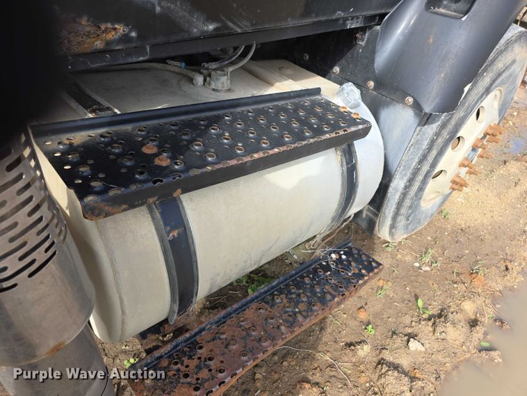 image for item FI0607 2008 International 7400 refuse truck