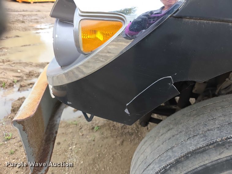 image for item FI0607 2008 International 7400 refuse truck