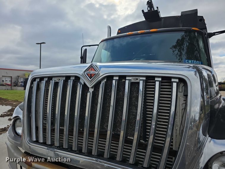 image for item FI0607 2008 International 7400 refuse truck