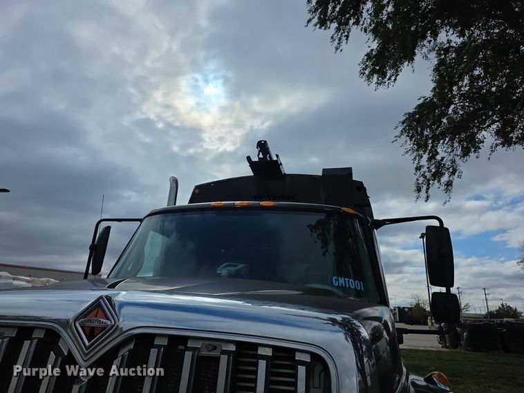 image for item FI0607 2008 International 7400 refuse truck