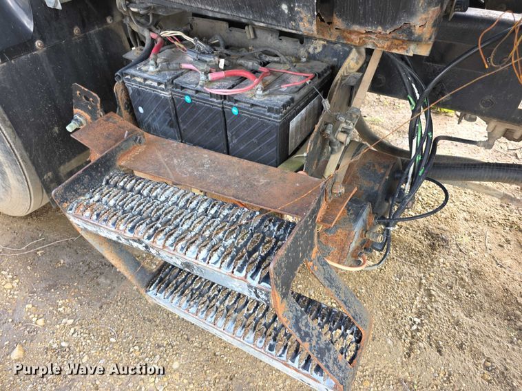 image for item FI0607 2008 International 7400 refuse truck