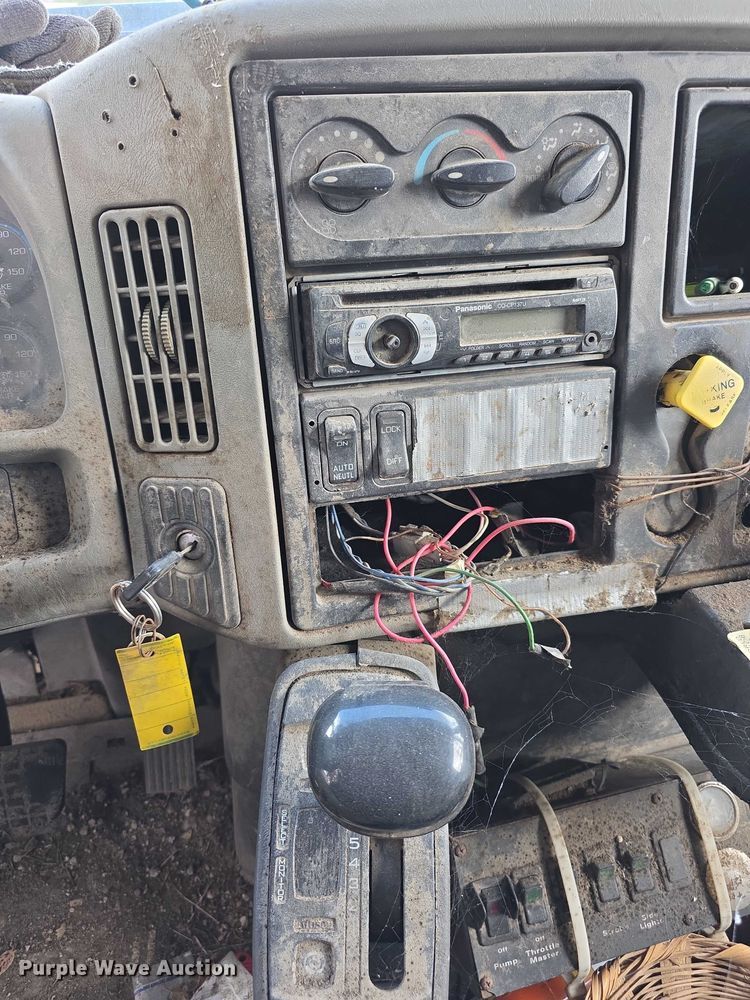 image for item FI0607 2008 International 7400 refuse truck