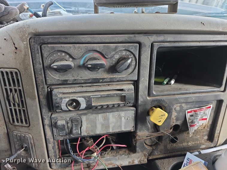 image for item FI0607 2008 International 7400 refuse truck